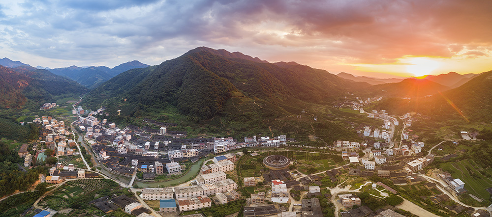 霞光万道 太极生两仪