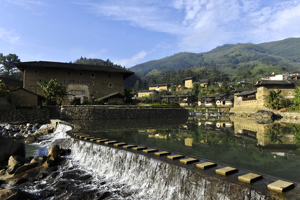 依山傍水石桥村 20171119 南靖石桥村 古村落临溪而建,土楼依山傍水
