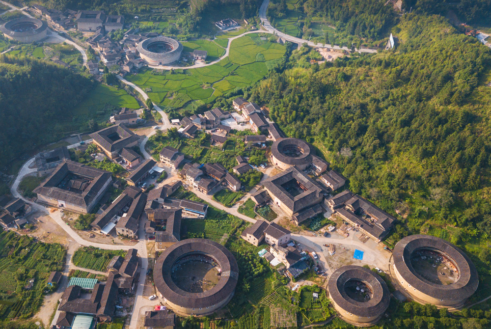 鸟瞰河坑土楼群