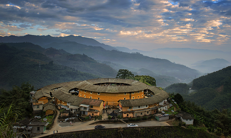 《土楼的早晨》