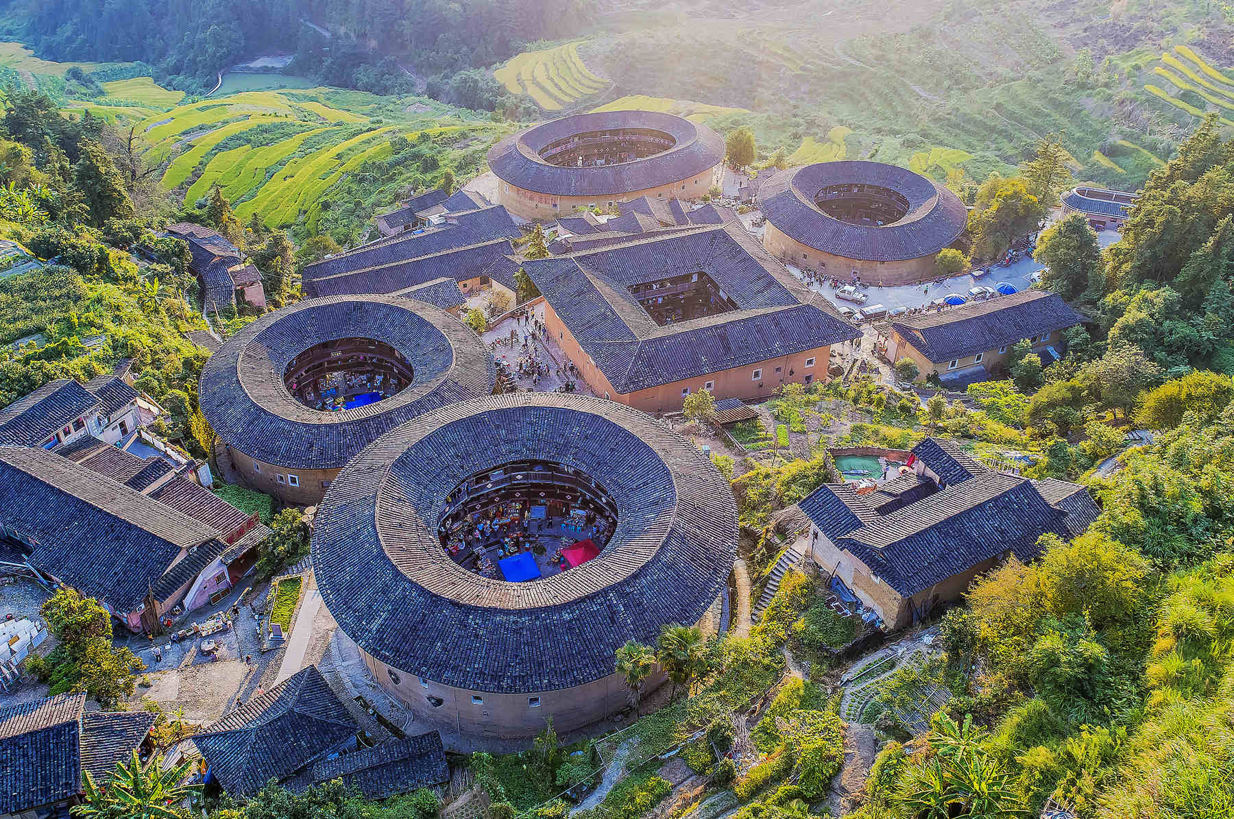 暮色下的田螺坑土楼群