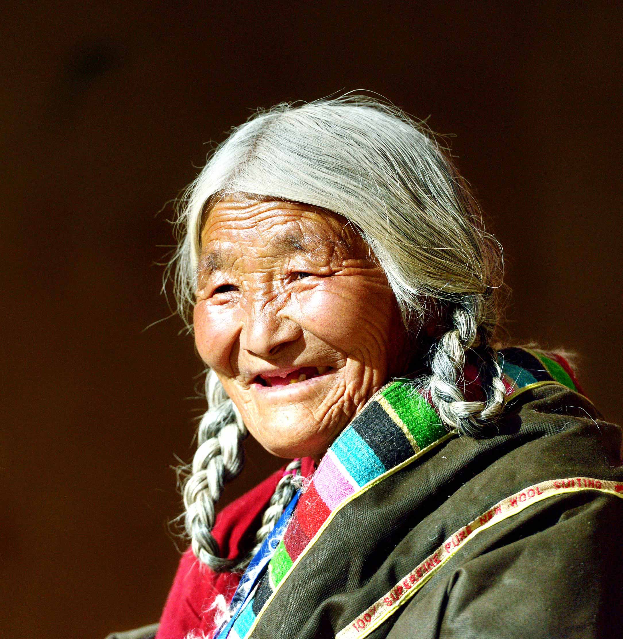 《藏族阿妈》作者:潇潇竹