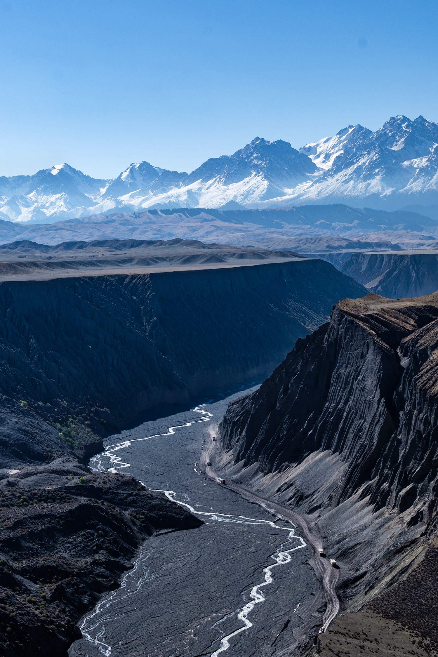 雪山下的大峡谷