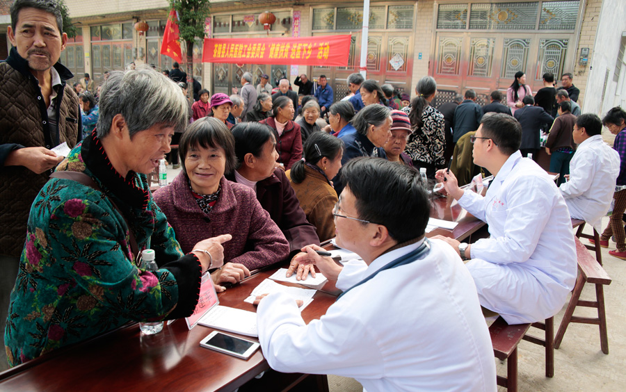 健康扶贫 送医下乡(组照8幅)