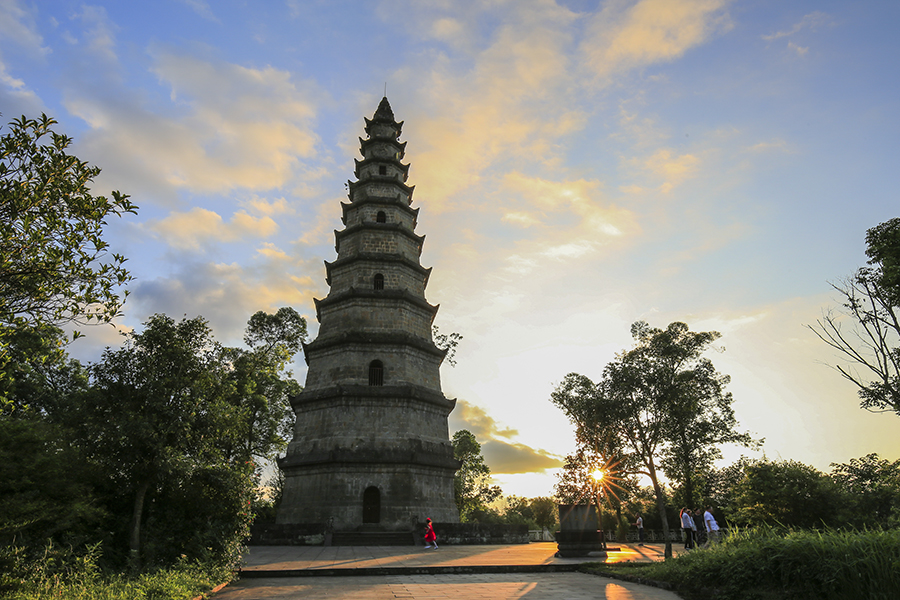 文峰塔夕照-第三届全国医务人员摄影大展 自然之光投稿区-大众摄影网 