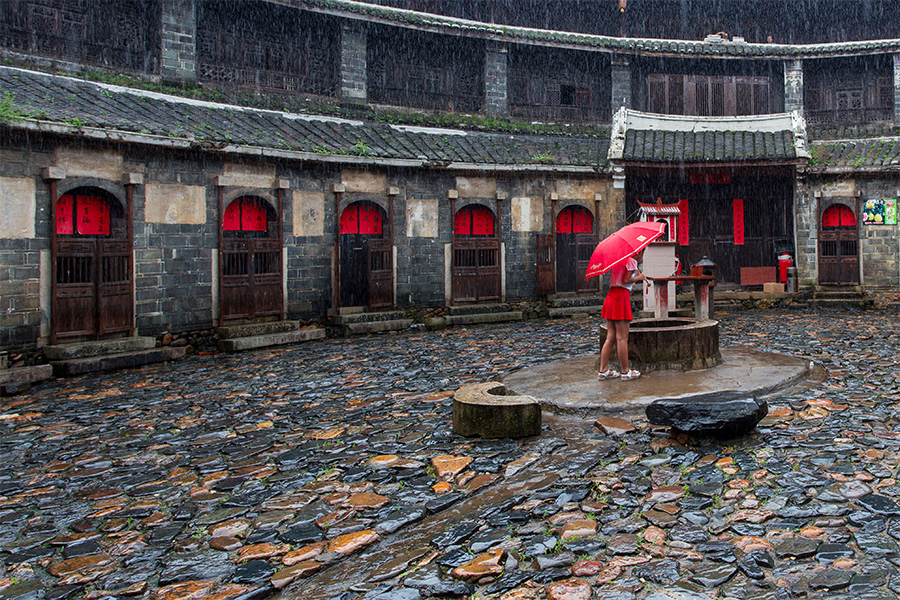 《雨中靓影》 黄振文 13850521618.jpg