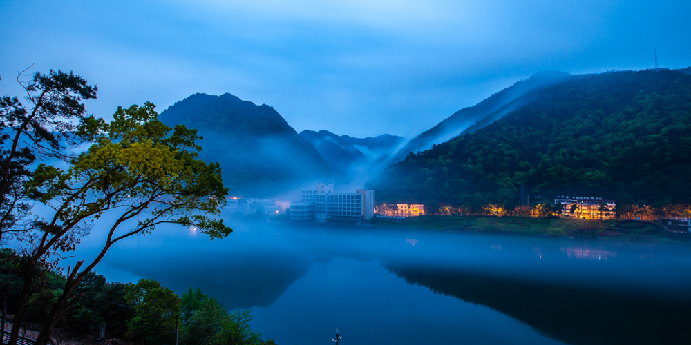 新安江夜雾