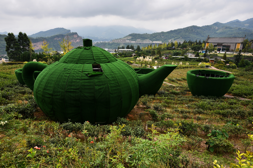 《悠静藏茶村(组照2)》,2018年9月11日,雅安藏茶村,人们打造了一座