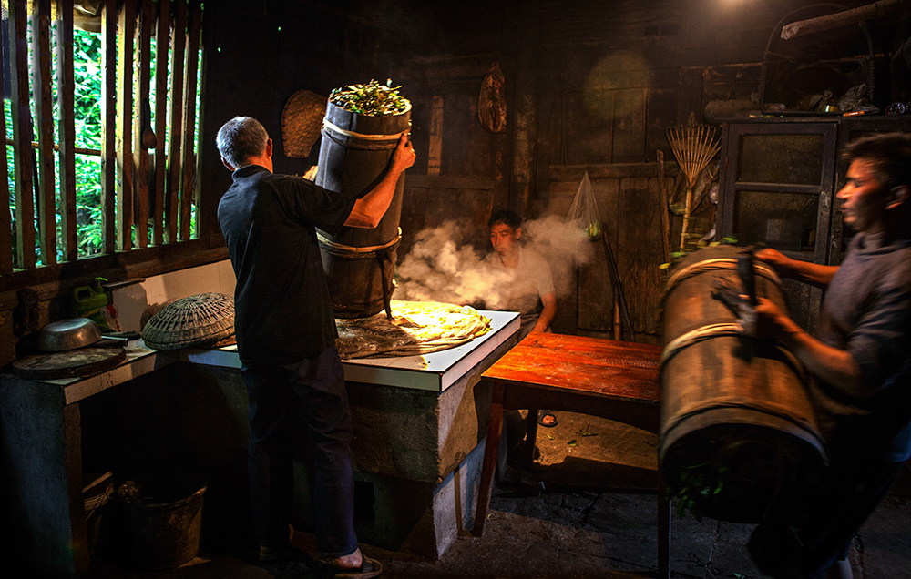 传统藏茶制作--蒸茶