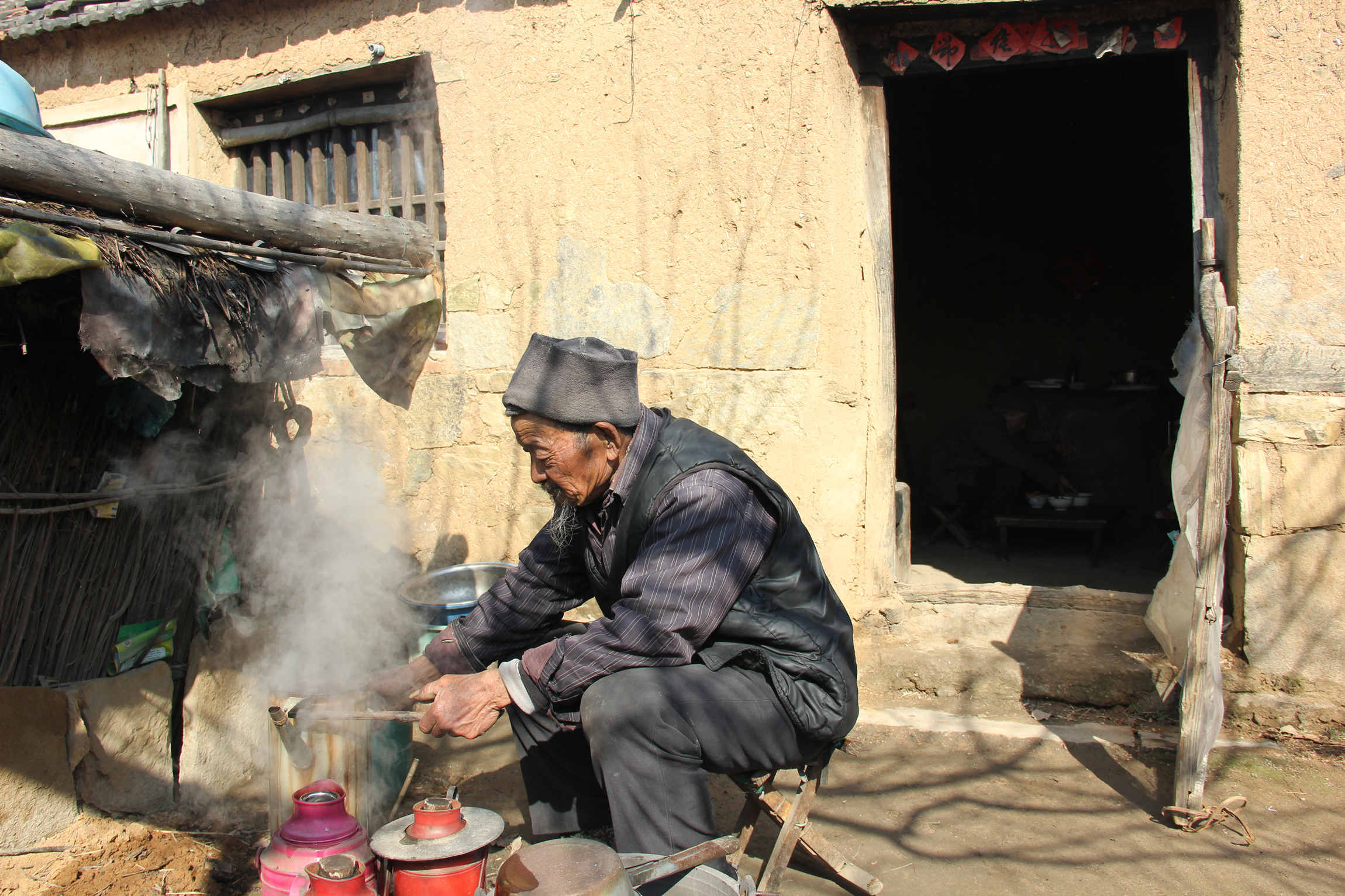 五莲县黄庄沟村:从贫困屋到小康楼