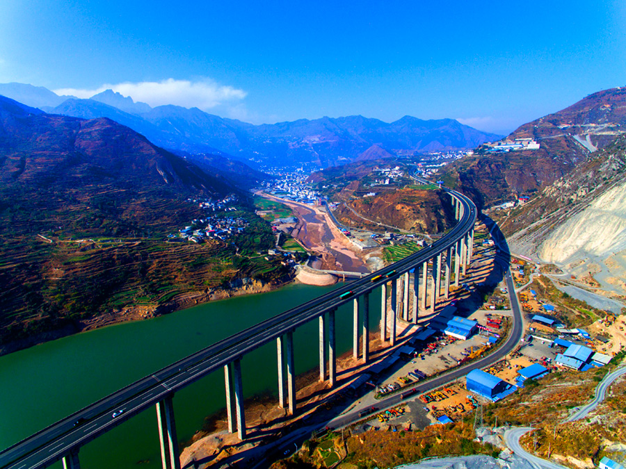 《雅西高速汉源高架》