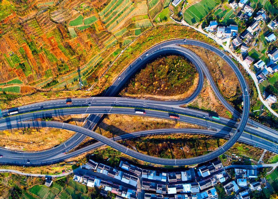 《藏茶之路---雅西高速汉源九襄螺旋出口》