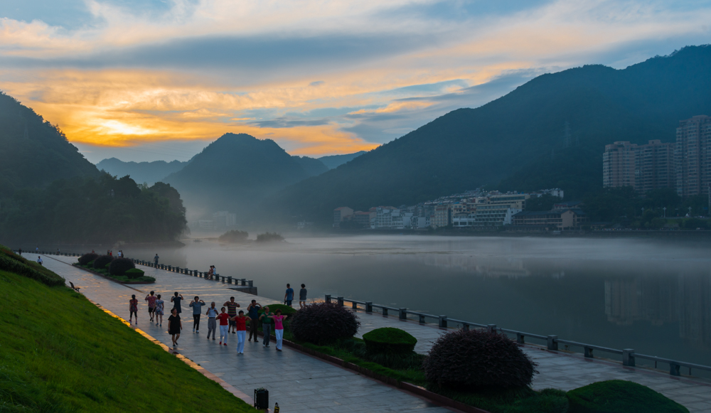 晚霞映黄昏,2015年6月26日,建德市区