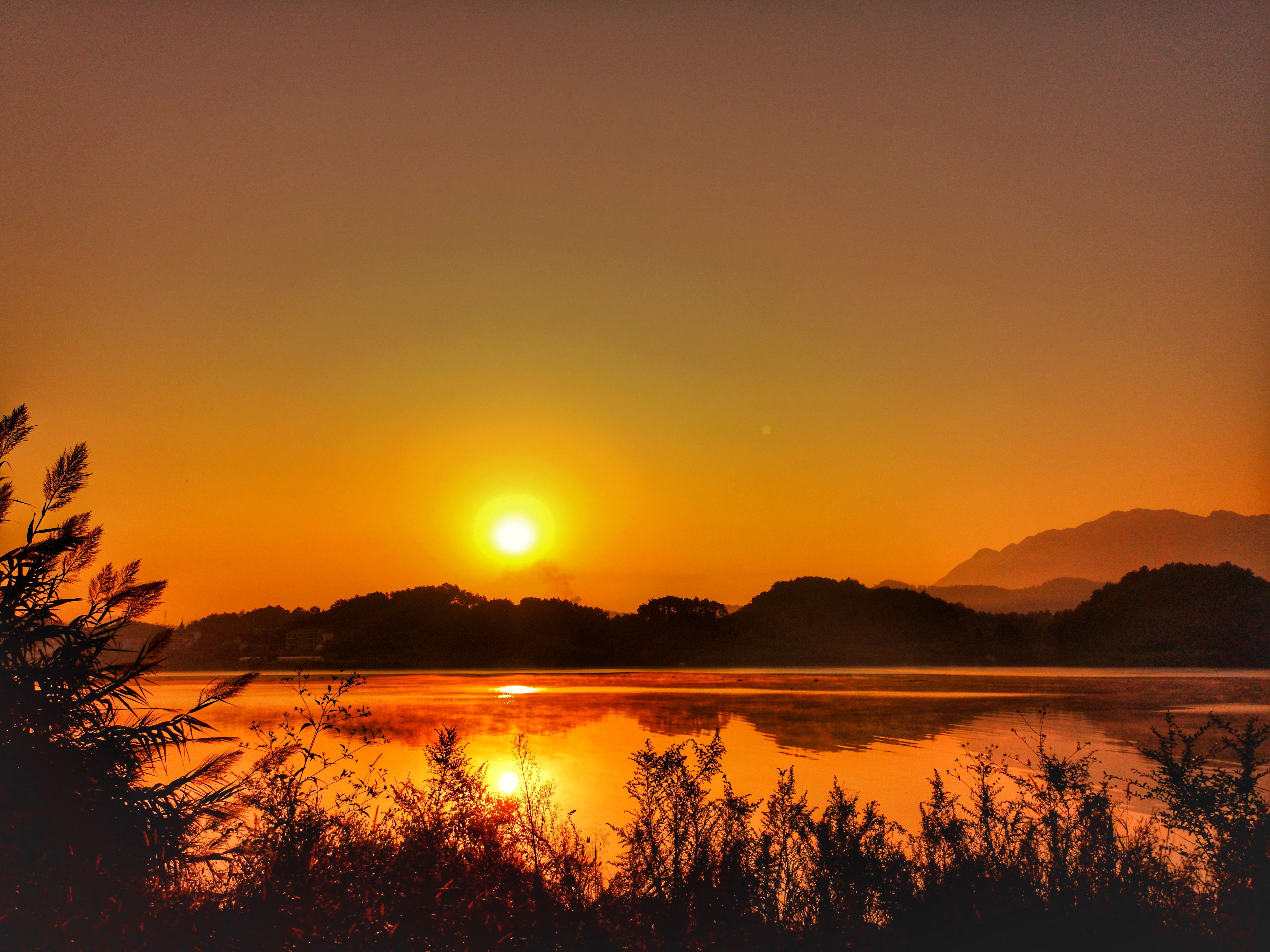 黄饶日出-"大美建德 水墨新安江"全国摄影大展手机拍摄作品征稿区