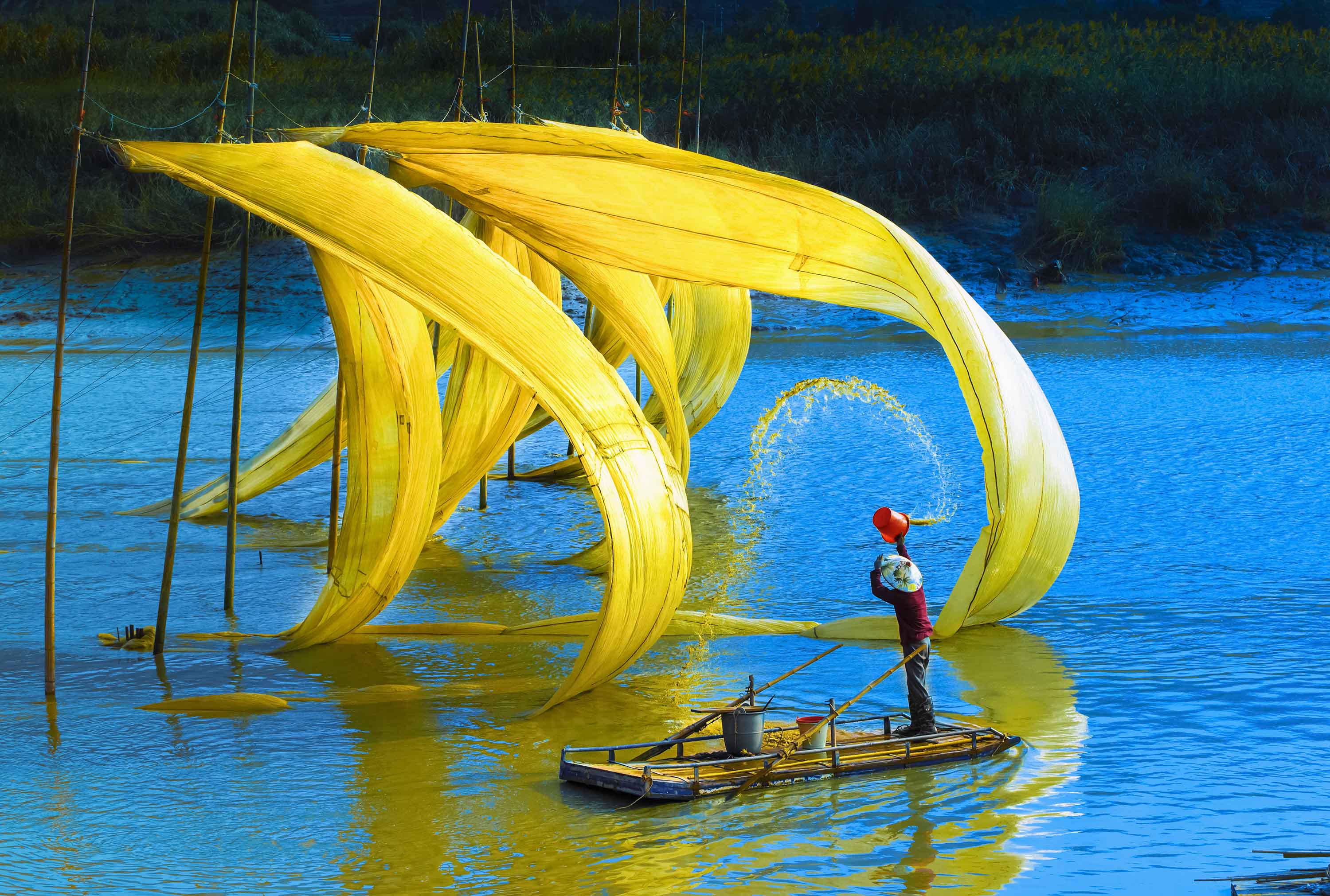 南极卂 于 2018-12-14 18:13 编辑   文中图片为《洗网》渔民嗮网洗网