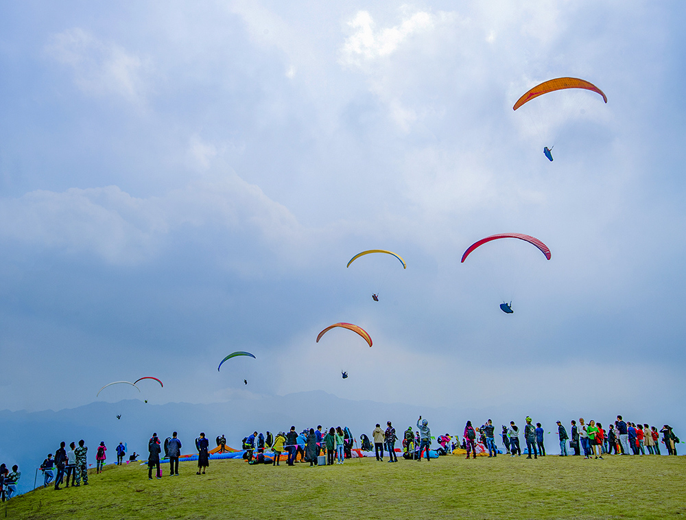 《国际滑翔伞邀请赛》