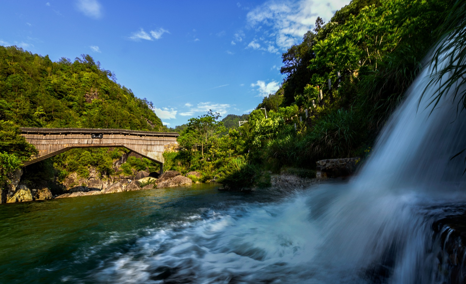 青山碧水,溪水廊桥——刘纯益 摄 2018年5月摄于宁德寿宁.jpg