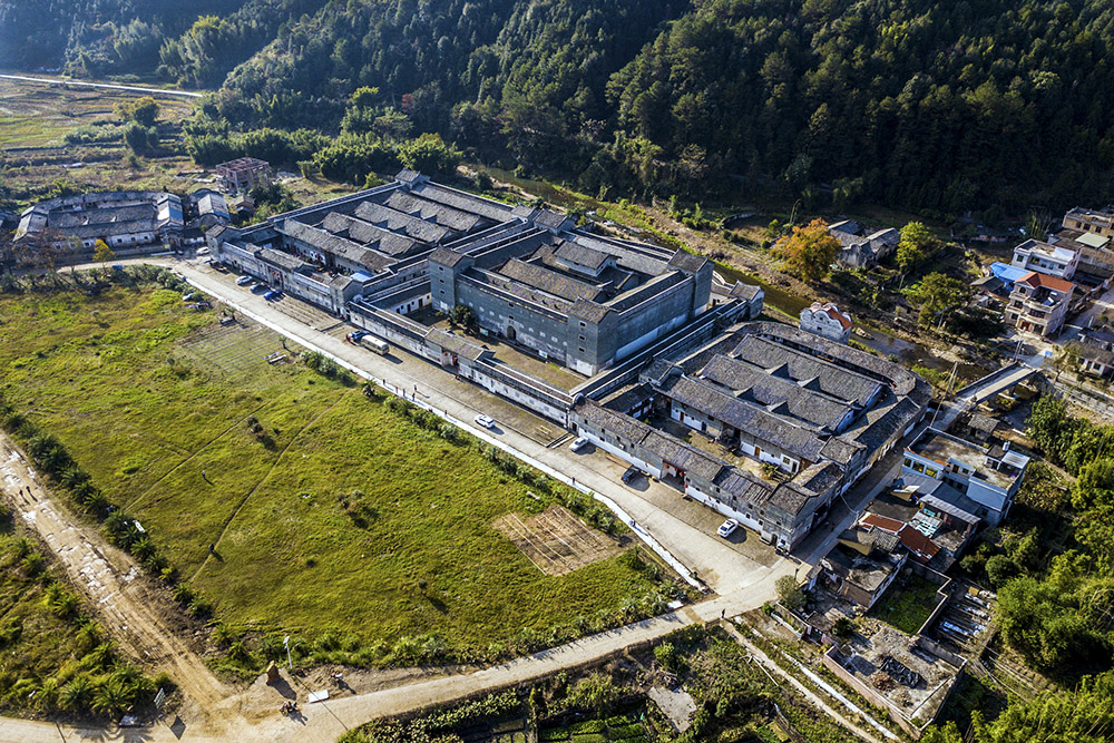 《隘子镇满堂客家大院》1