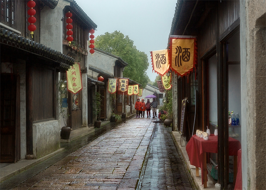 古镇商业街:2018年11月拍摄于鹅湖古镇