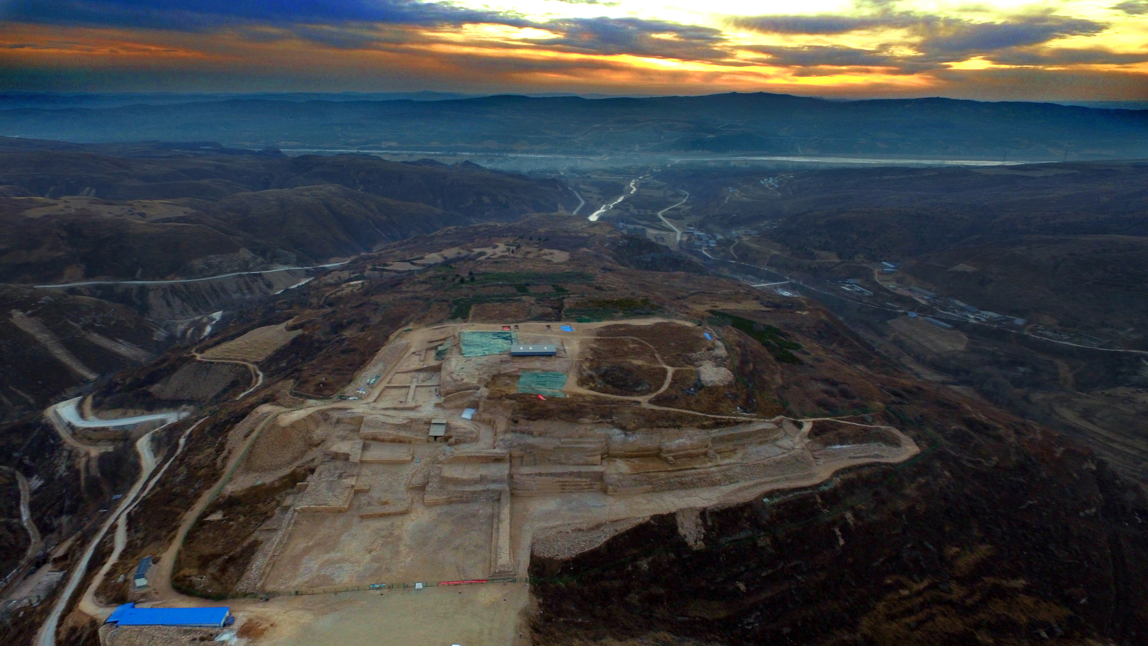夜幕下的石峁皇城台