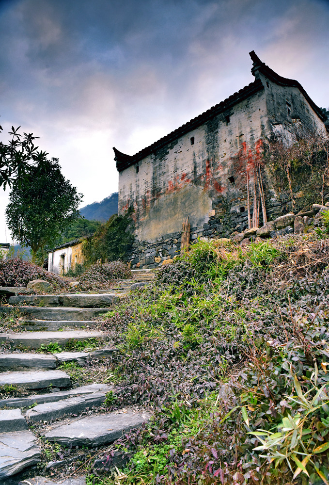 安徽石台县大演乡的一个自然村落,白石岭初建于