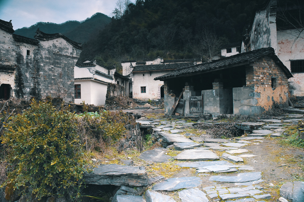 安徽石台县大演乡的一个自然村落,白石岭初建于