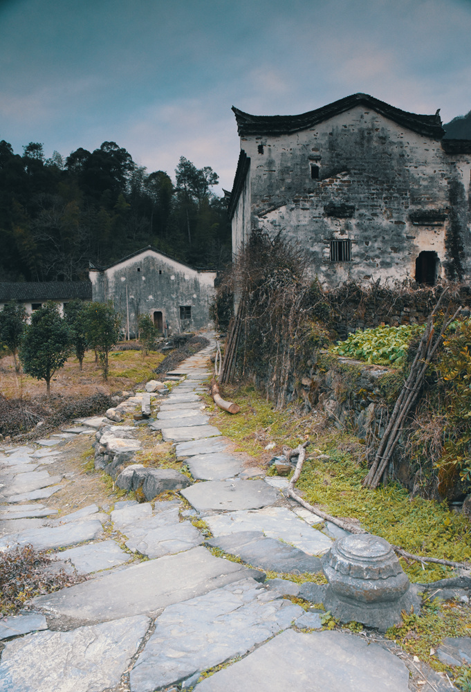 安徽石台县大演乡的一个自然村落,白石岭初建于