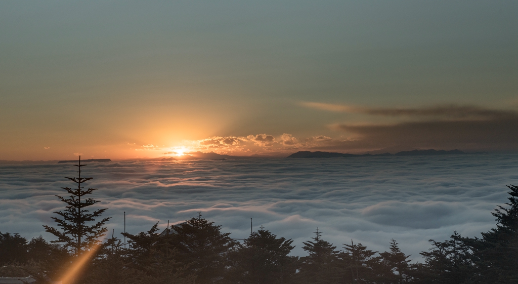 峨眉山金顶日落