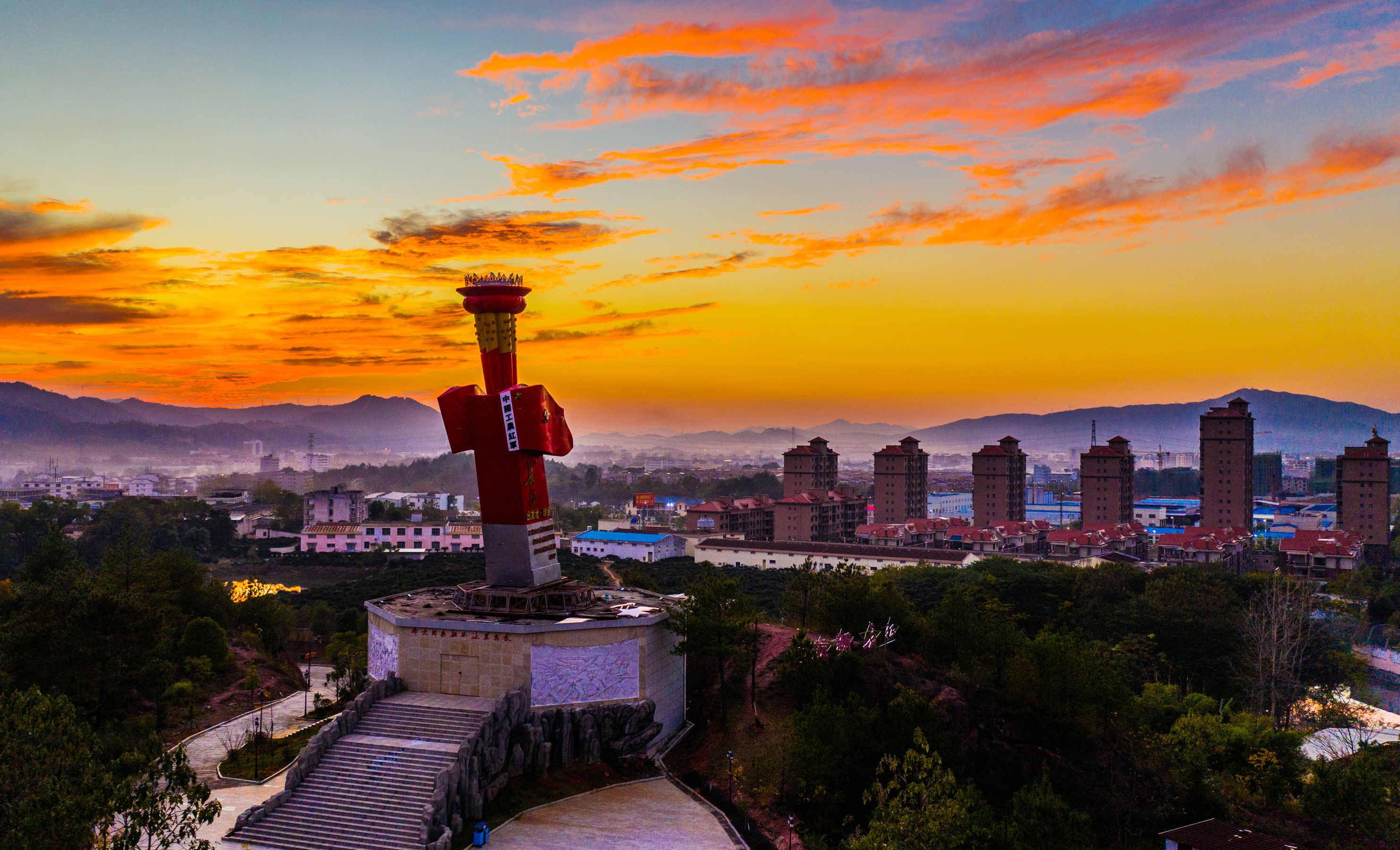 "守望" 主题 好友   积分   摄于2018年11月28日江西瑞金市红都广场