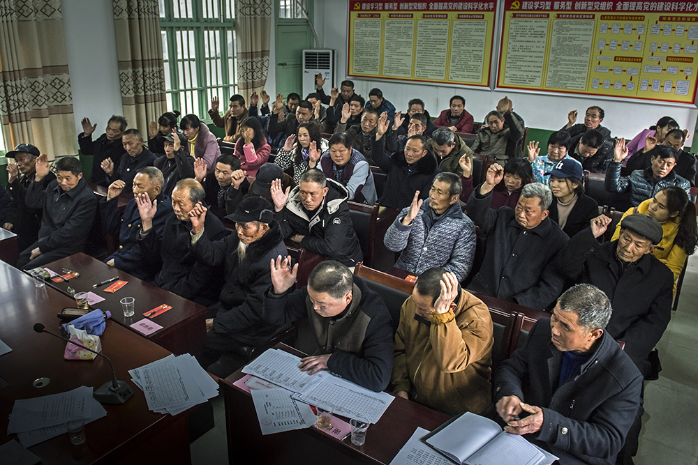 谢家村村民代表会议举手表决有关选举事项