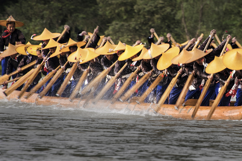 苗族独木龙舟节