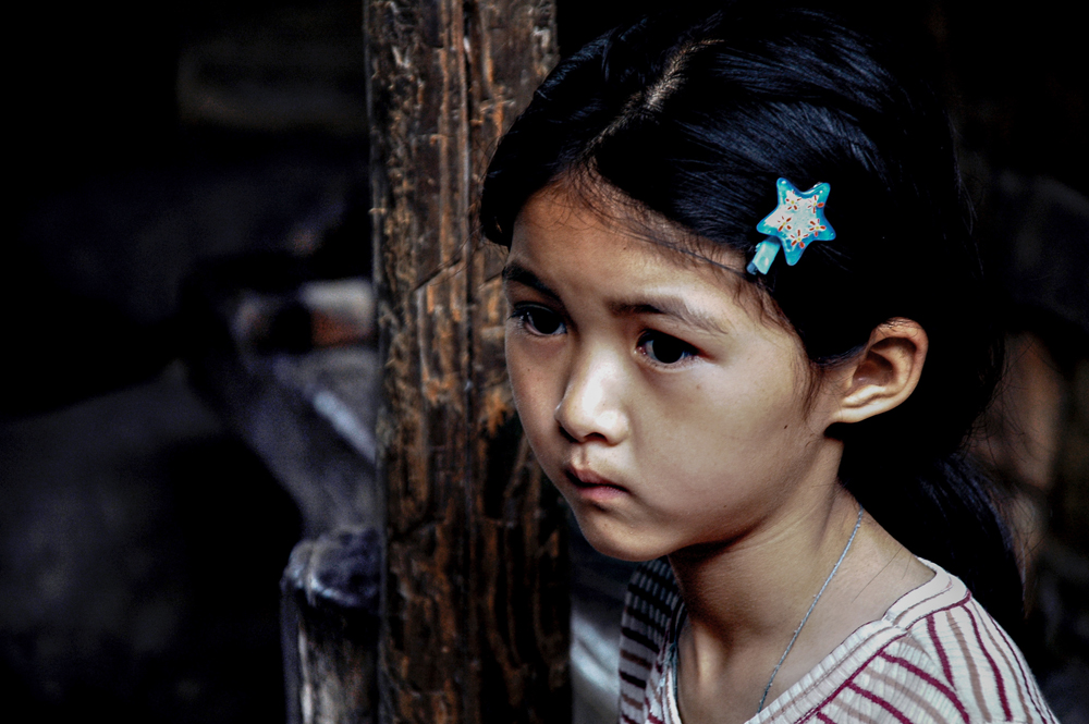 在闽西农村,一个家境贫寒的小女孩苏小妹,自强不息,从一个懵懂小孩