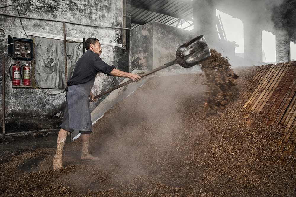 《土法酿酒》组图