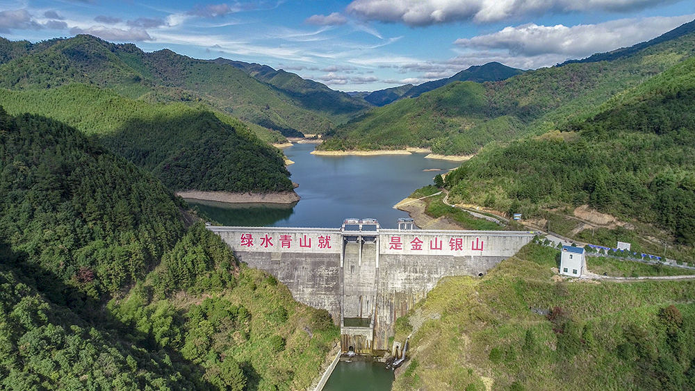 摄于新田县门楼下乡两江口村两江口水库  航拍2018年11月8日