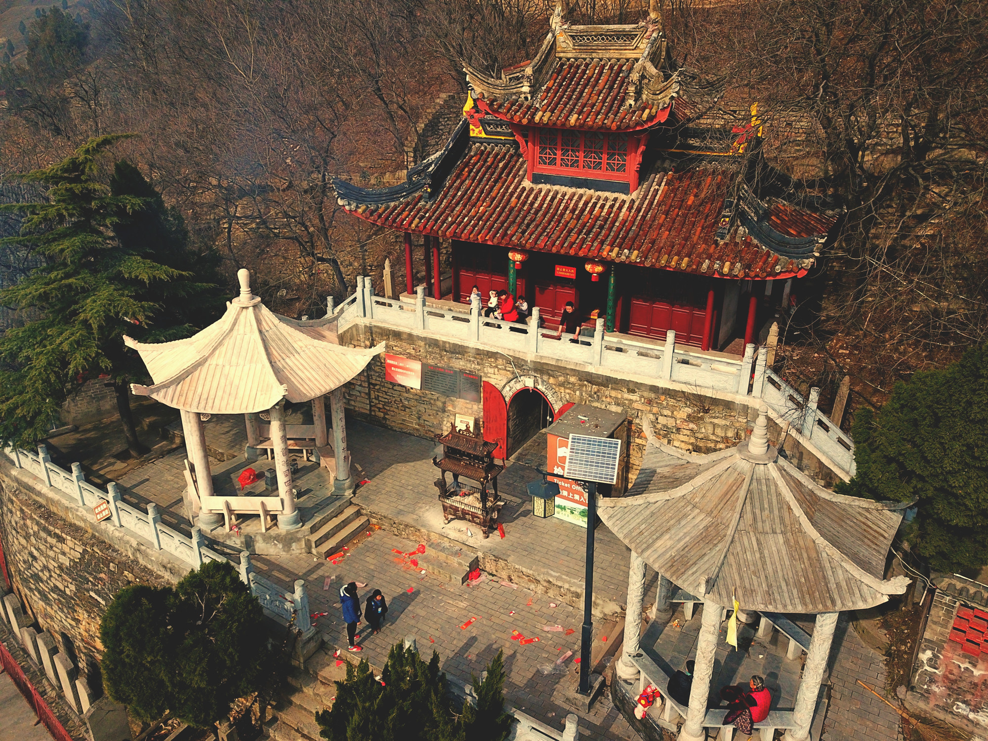 航拍鸟瞰凤台县茅仙洞风景区