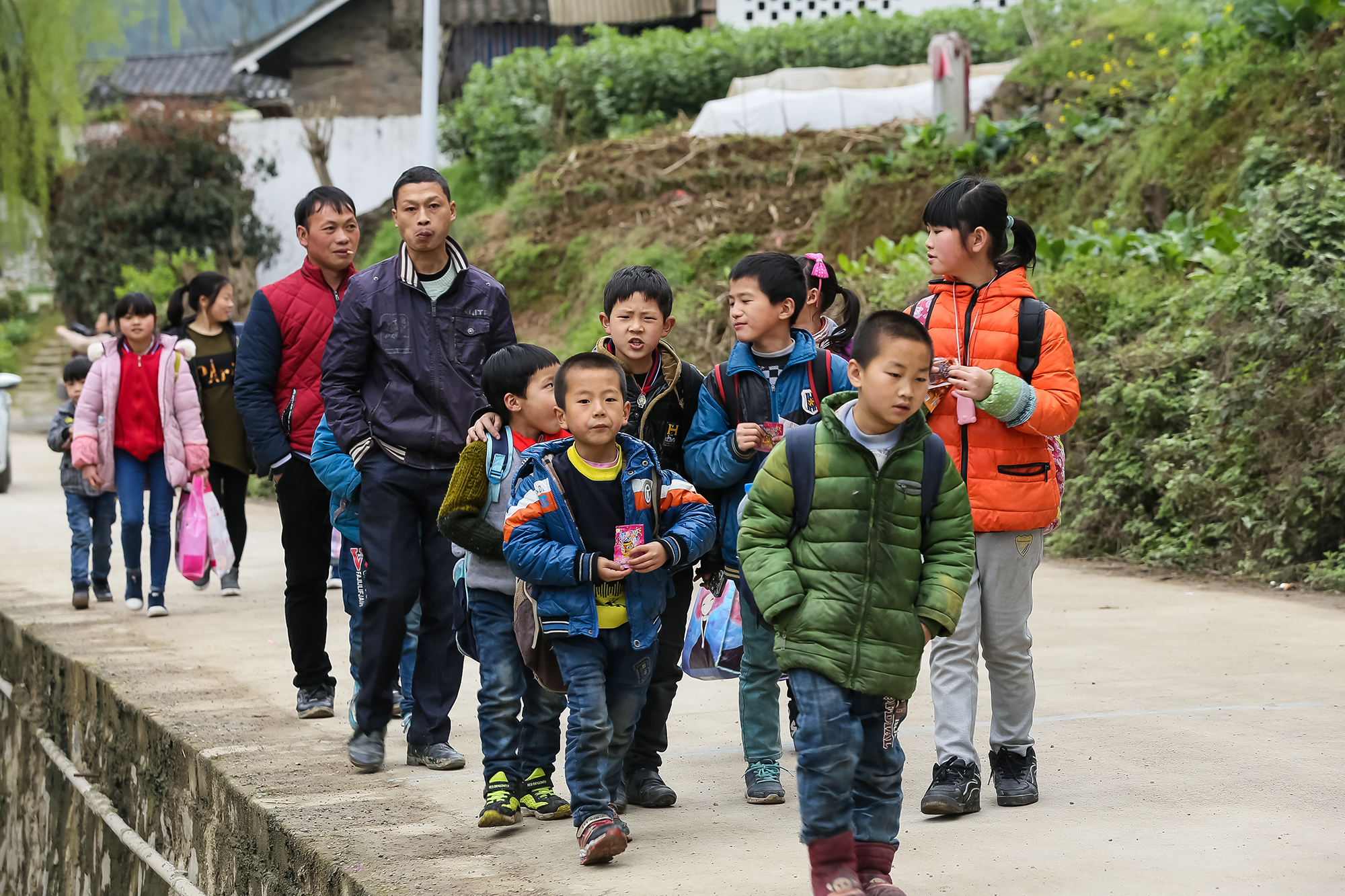 组照《茶乡学校放学啦》