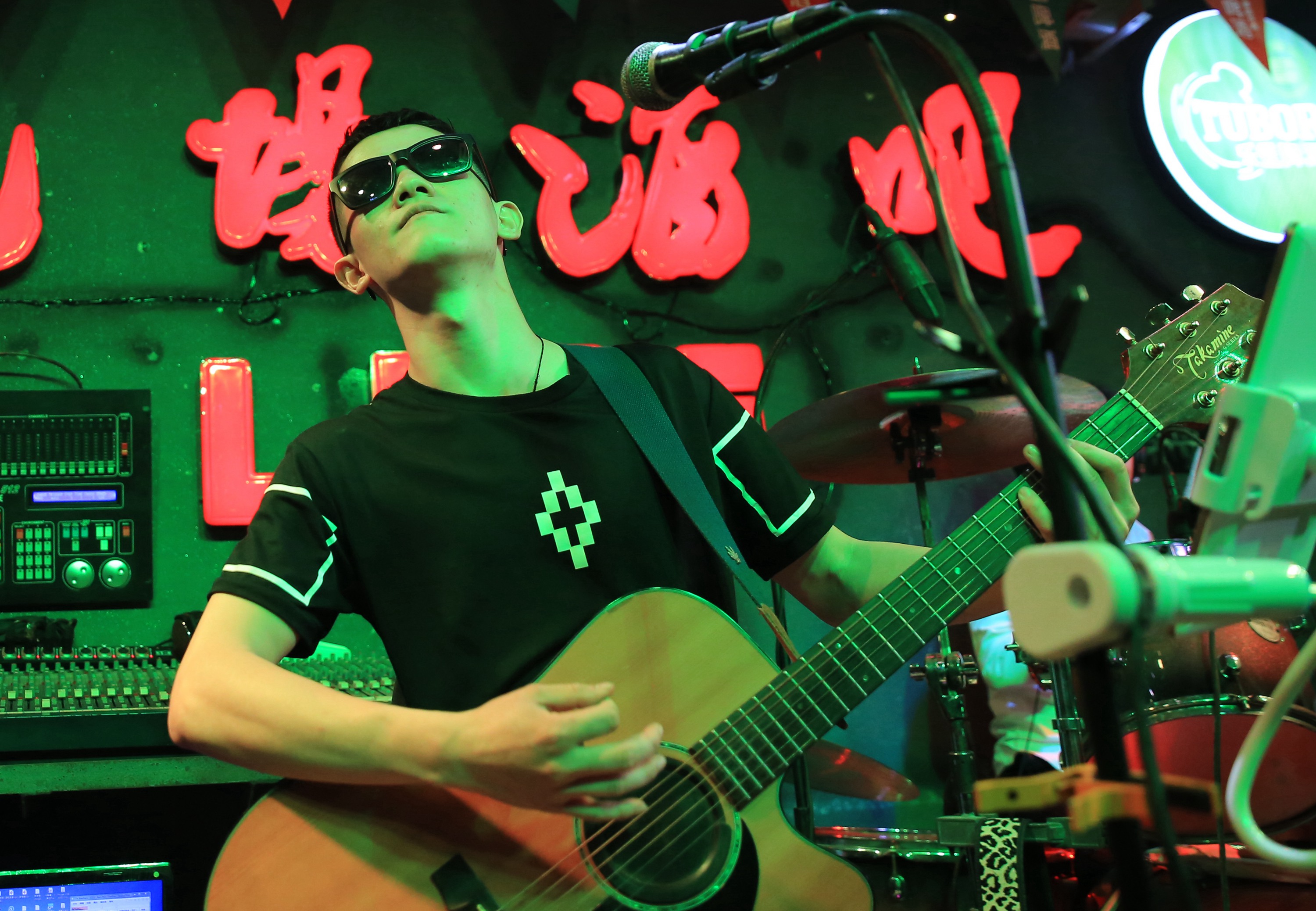 苗乡"90后草根乐队"寻梦记