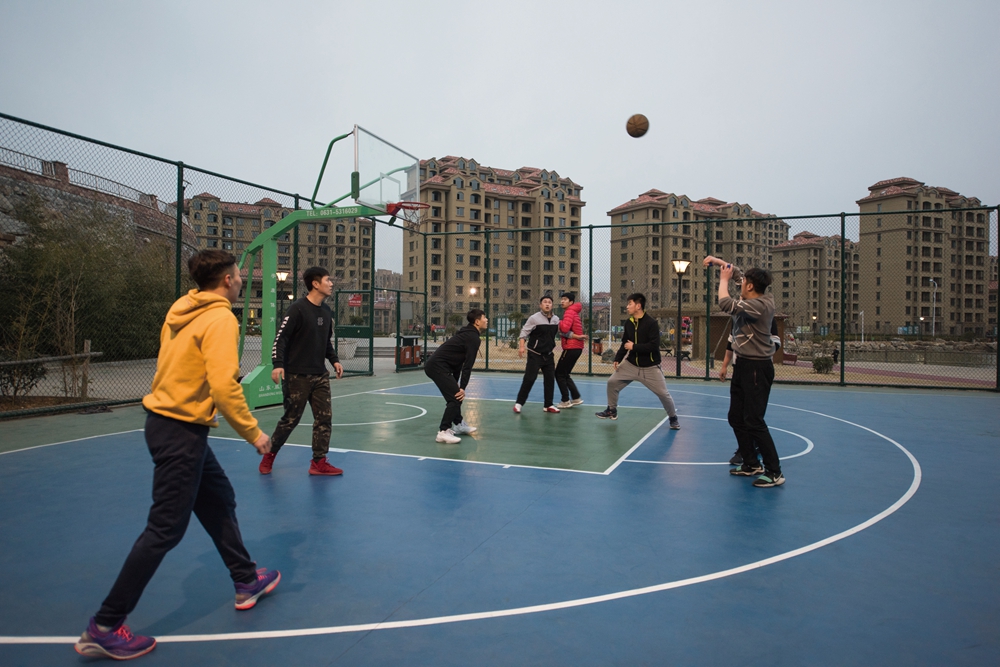 傍晚小区的篮球赛.jpg