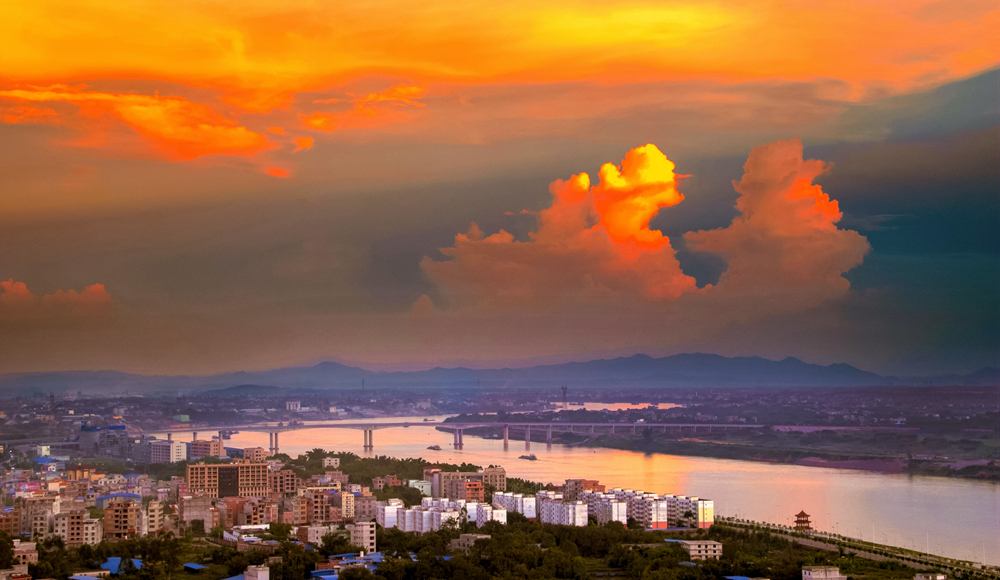 霞染寻江龚州城-覃月琼-15977045309-2017年9月摄于广西贵港市平南县.