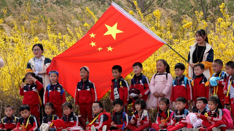 爱国心从娃娃抓起-"我和我的祖国"摄影类征稿区-大众摄影网