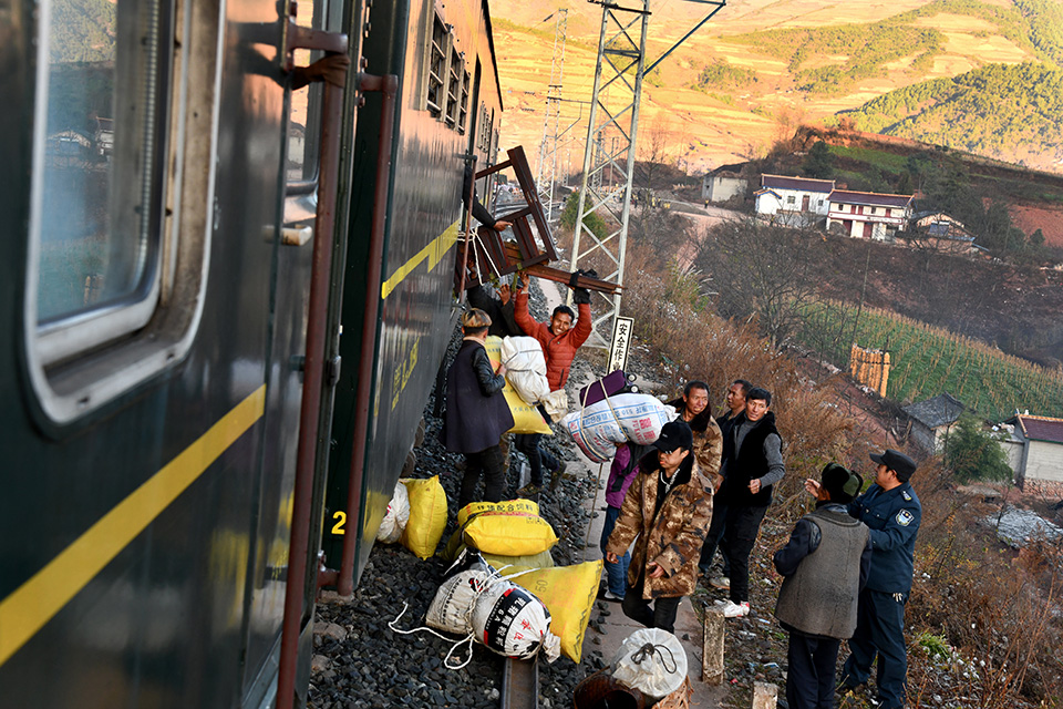 扶贫慢火车--2018年摄于四川普雄到攀枝花的5633/5634次列车