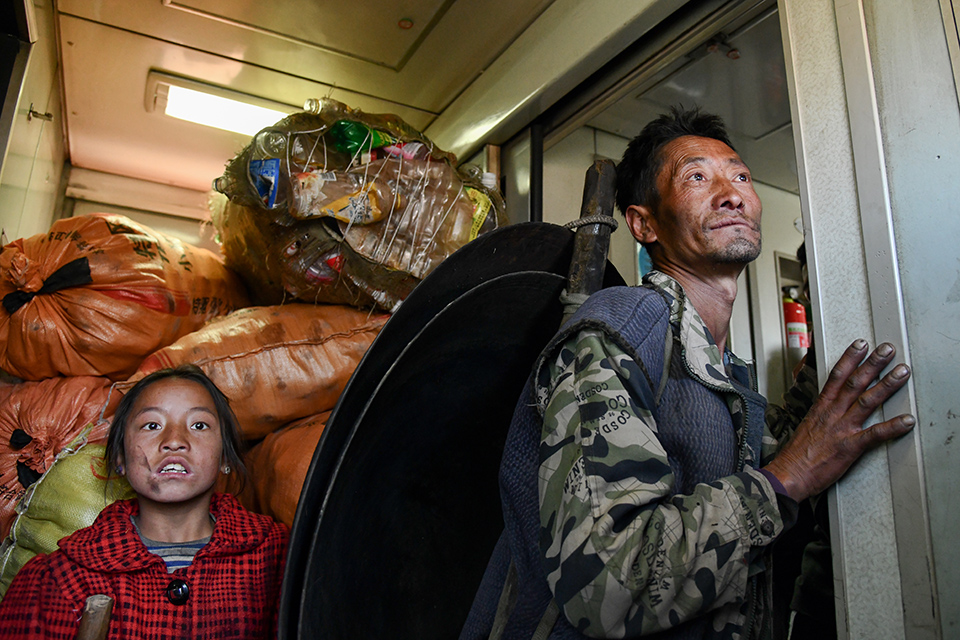 扶贫慢火车--2018年摄于四川普雄到攀枝花的5633/5634次列车