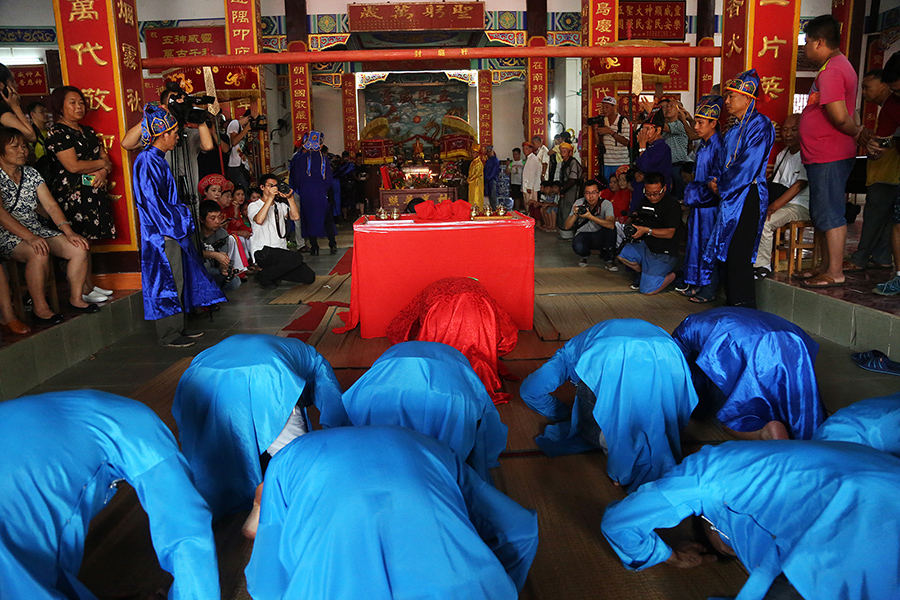 广西京族哈节之祭祀海神(组照12幅)