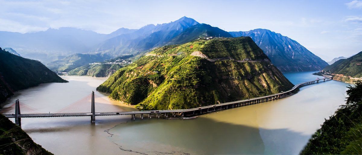 《长龙过海》 四川省雅安市雨城区 雅西高速观音岩大渡河特大桥 2014