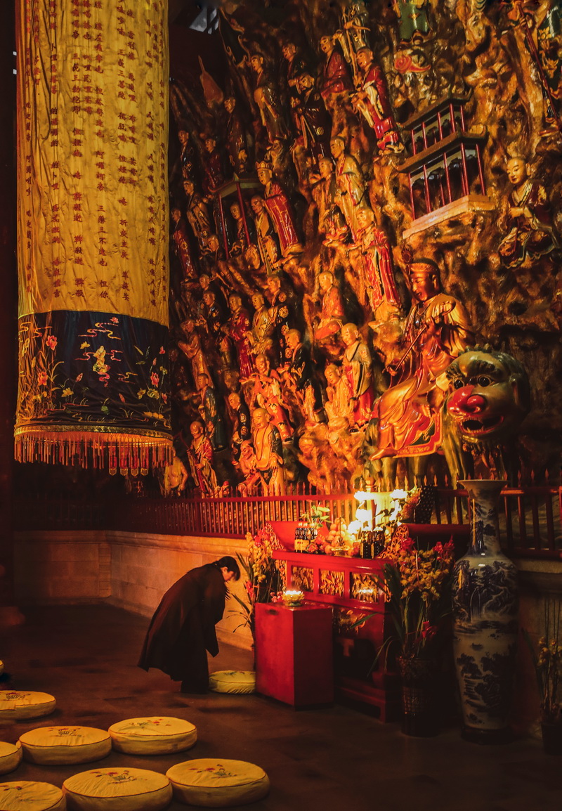 礼佛 刘勇 13607058607 拍于靖安宝峰寺.jpg