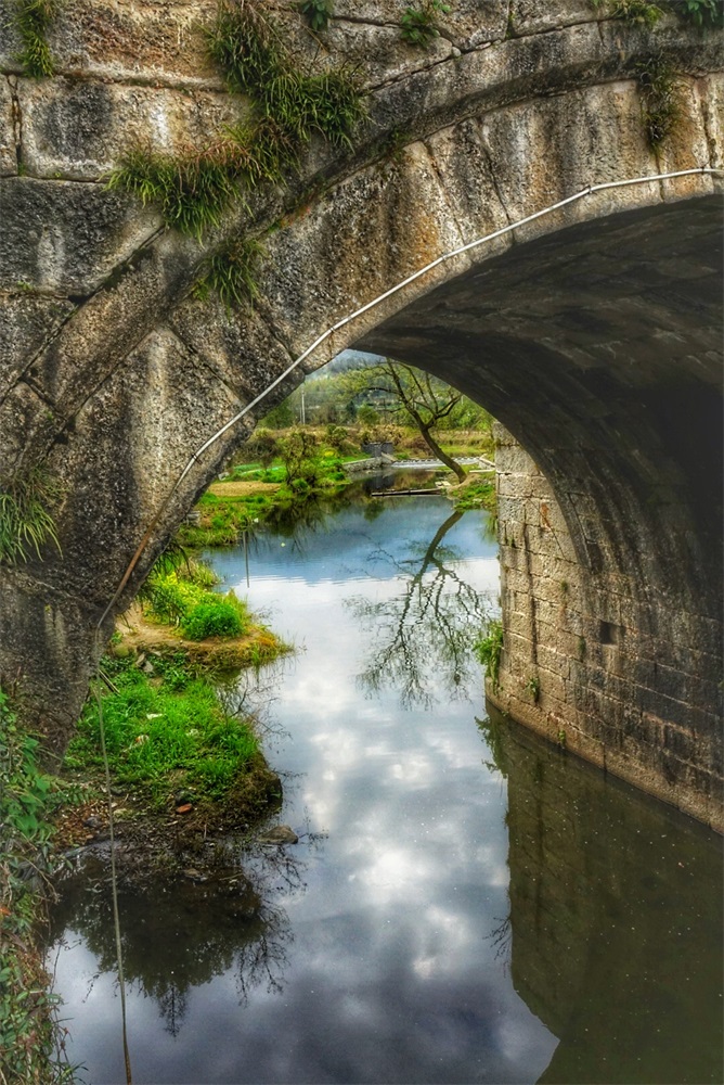 古桥里的风景