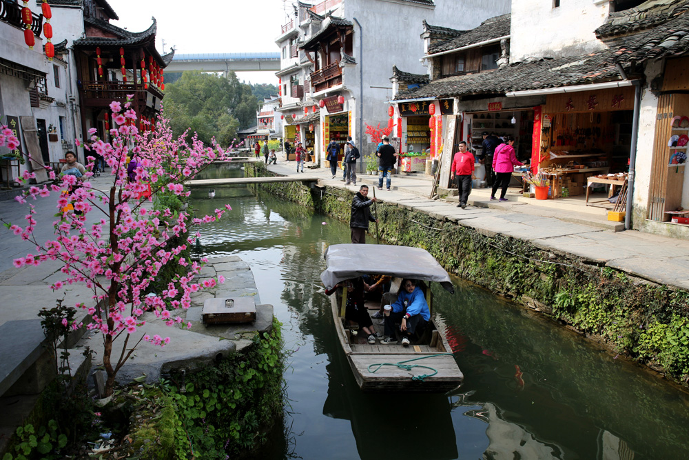 2019年3月15日摄自江西婺源李村.