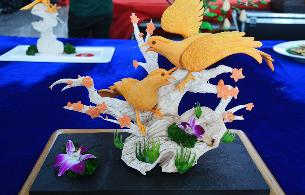 食雕(喜鹊登梅).