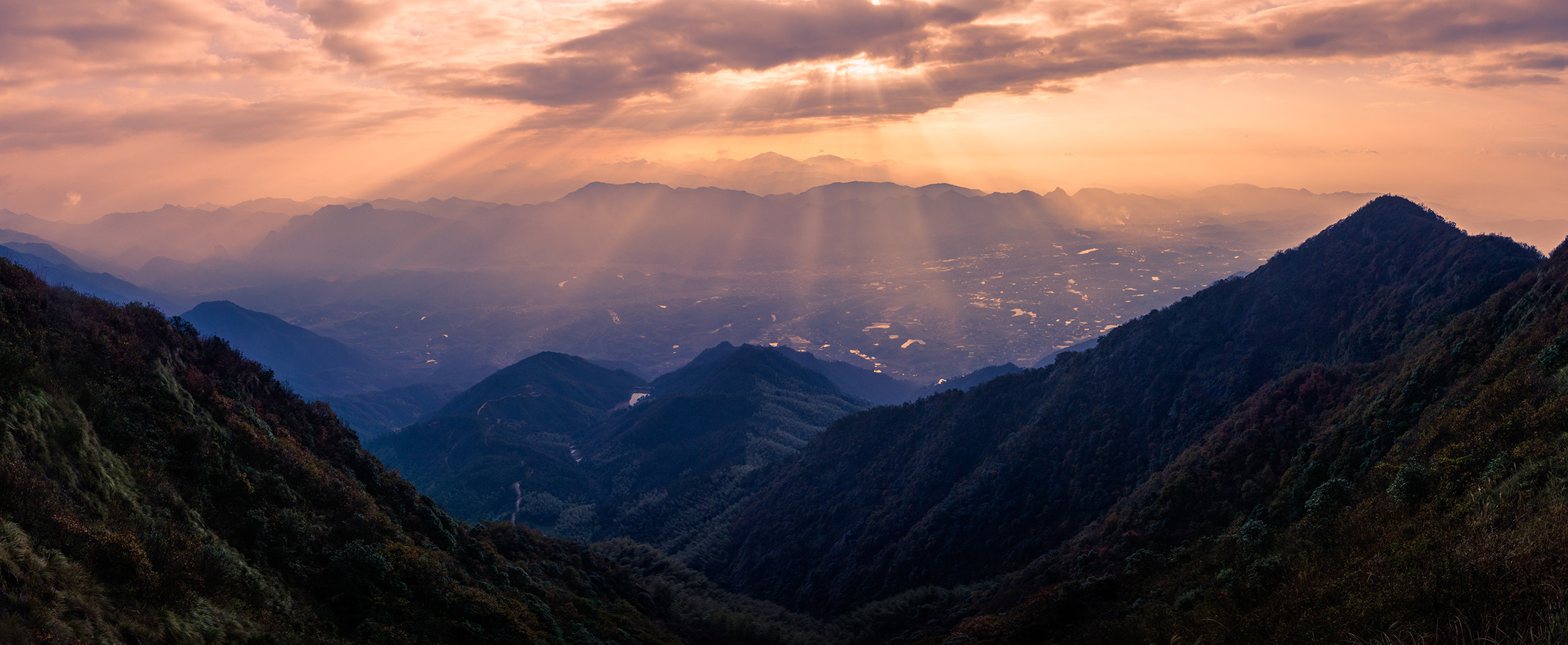 祥光普照---徐兰坤13907032268(摄于广丰区嵩峰乡嵩峰山尖2017,12,10)