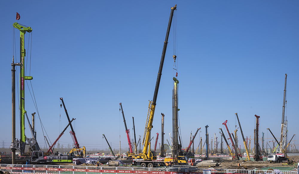 塔吊林立----建设中的雄安站